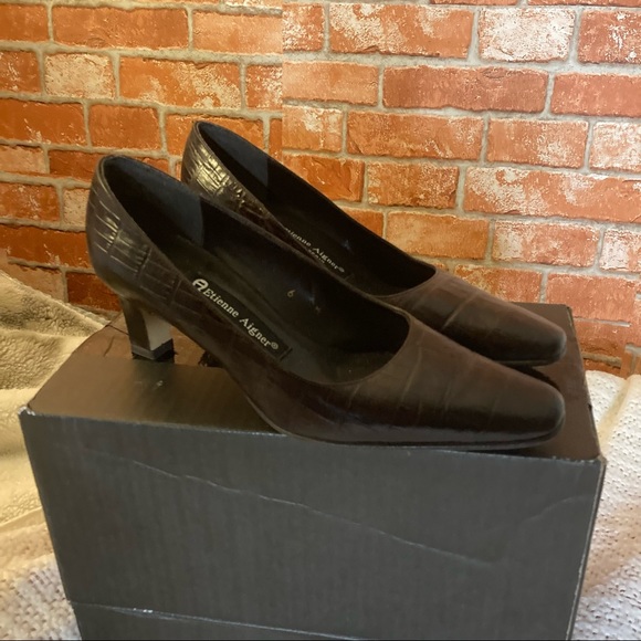 Etienne Aigner deep brown croc mini pumps heels!! - Picture 1 of 3